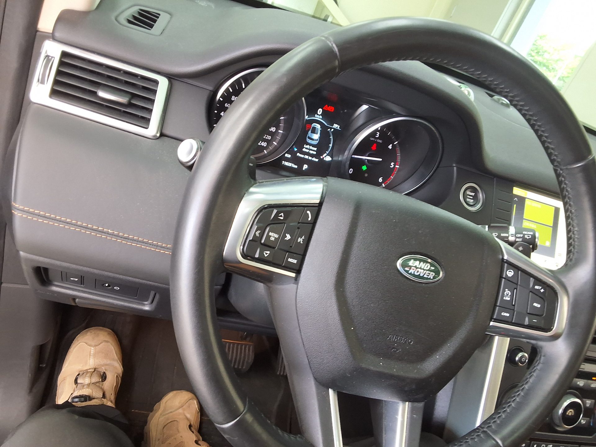 لاند روفر Rover Discovery Sport 2.0 Td4 Hse لكجري 2018 SPORT فاخر