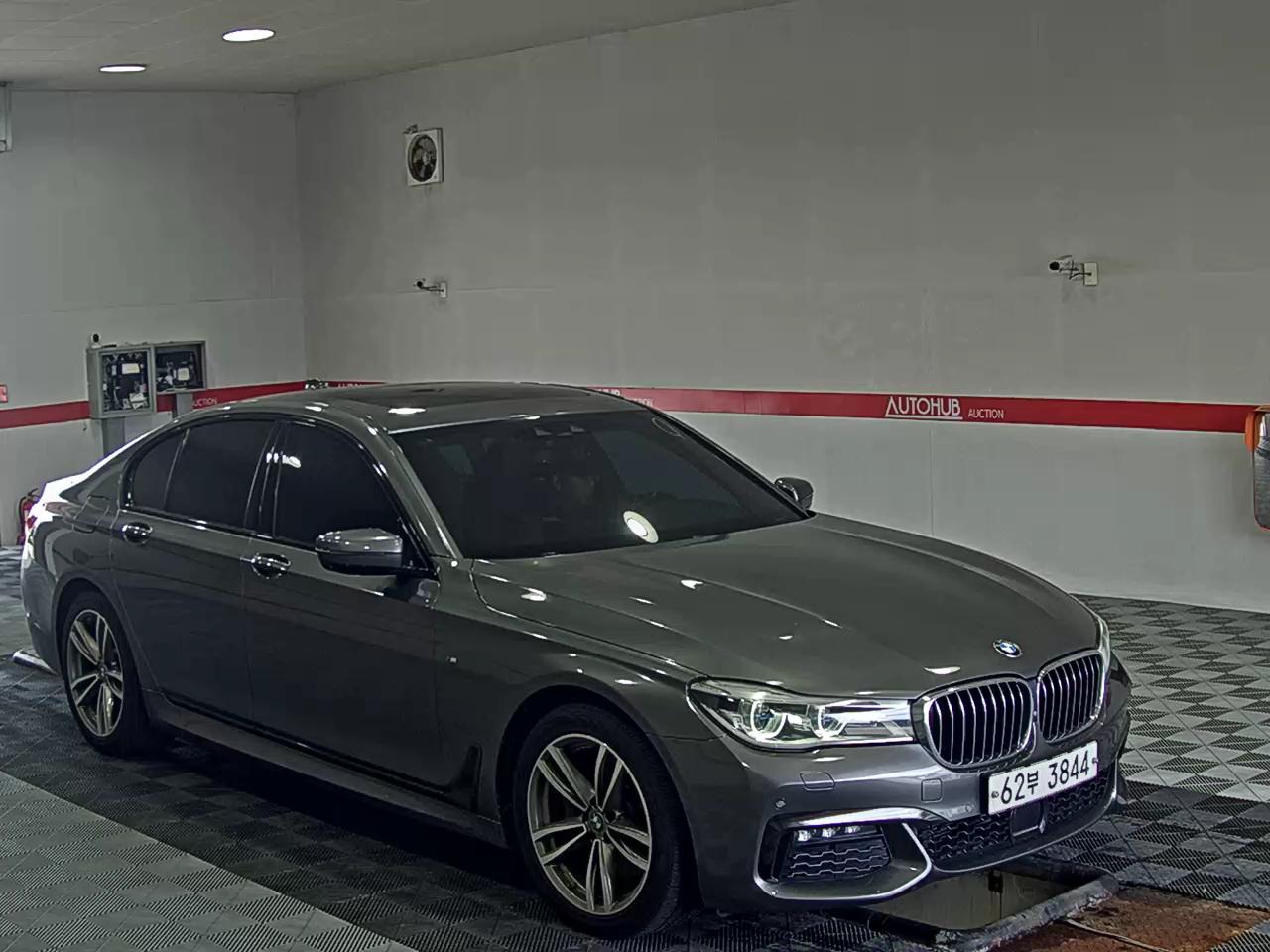 بي إم دبليو 7 Series (6Th Gen) 740D إكس درايف M Sport 2018 SPORT