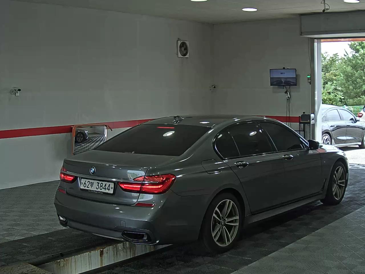 بي إم دبليو 7 Series (6Th Gen) 740D إكس درايف M Sport 2018 SPORT