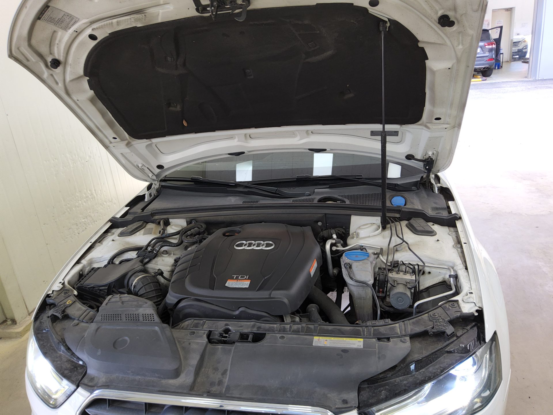 أودي إيه 4 (4Th Gen) 2.0 TDI Dynamic 2013