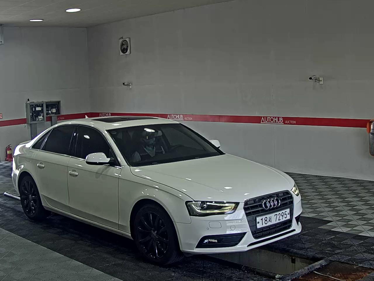 أودي إيه 4 (4Th Gen) 2.0 TDI Dynamic 2013