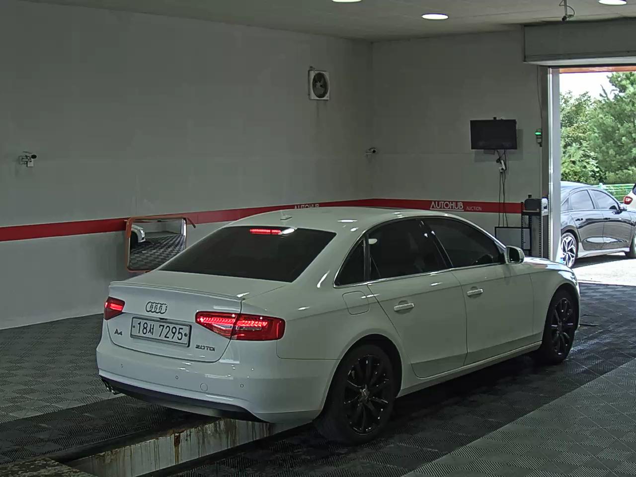 أودي إيه 4 (4Th Gen) 2.0 TDI Dynamic 2013