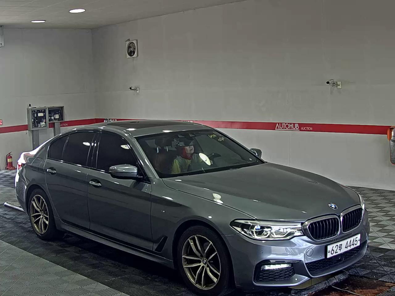 بي إم دبليو 5 Series (7Th Gen) 520D إكس درايف M Sport Pack 2017 SPORT