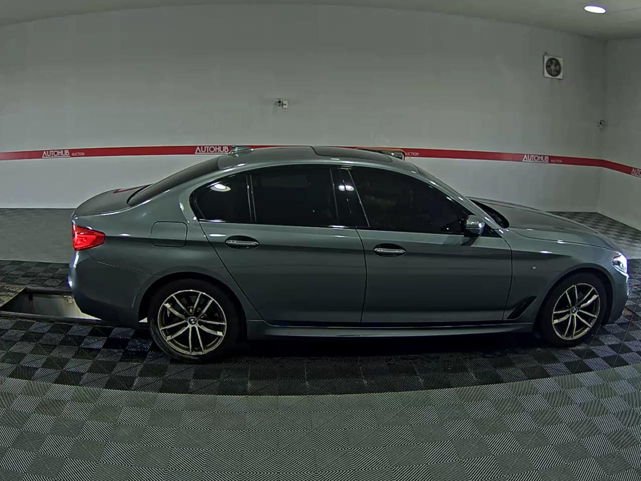 بي إم دبليو 5 Series (7Th Gen) 520D إكس درايف M Sport Pack 2017 SPORT