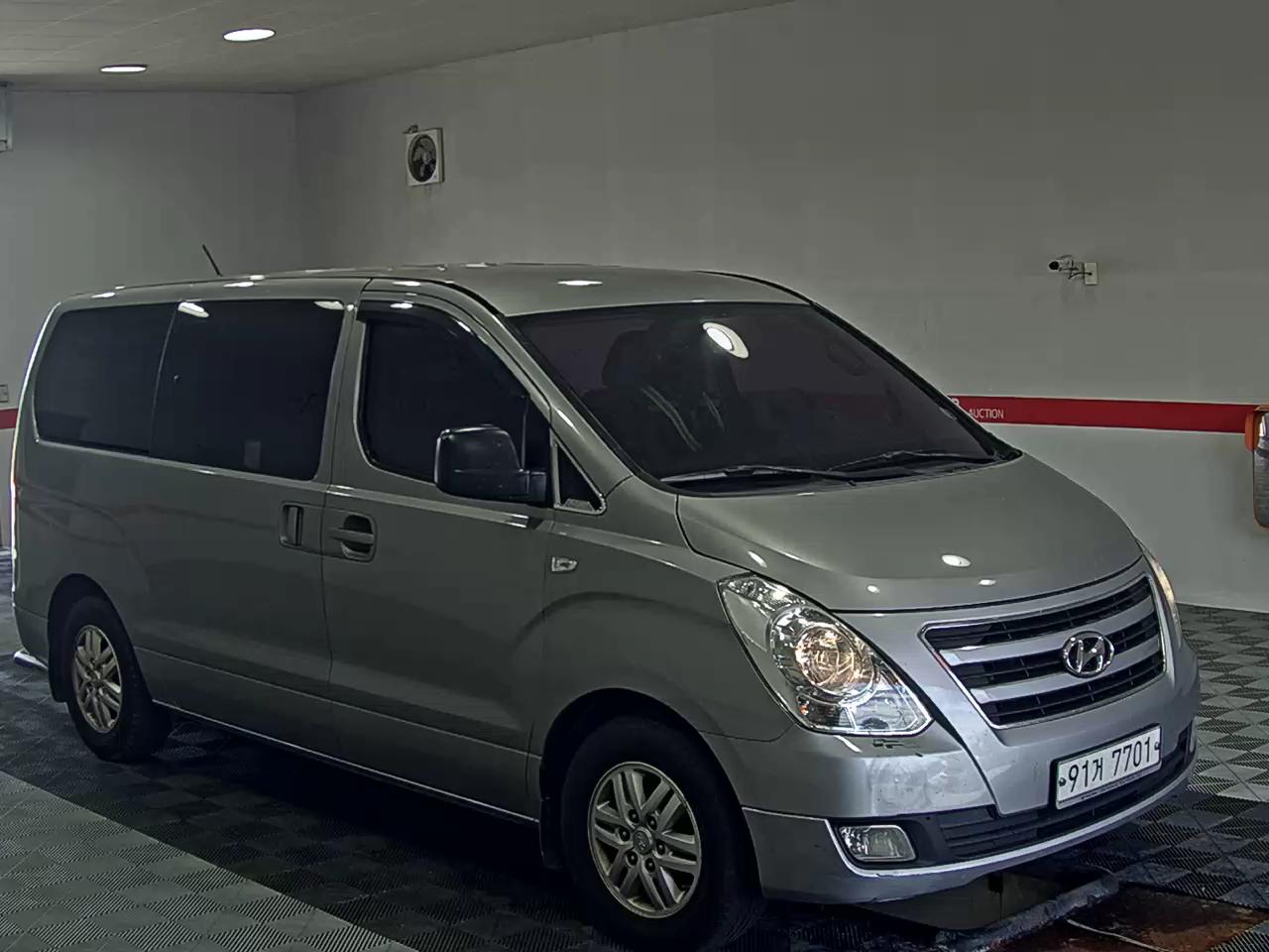 هيونداي جراند ستاركس 5 Seater ديزل فان سمارت 2017 VAN SMART