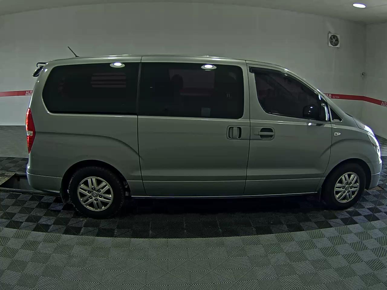هيونداي جراند ستاركس 5 Seater ديزل فان سمارت 2017 VAN SMART