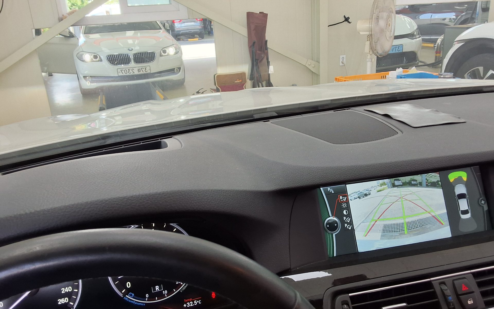 بي إم دبليو 5 Series (6Th Gen) 528I 2011 528i