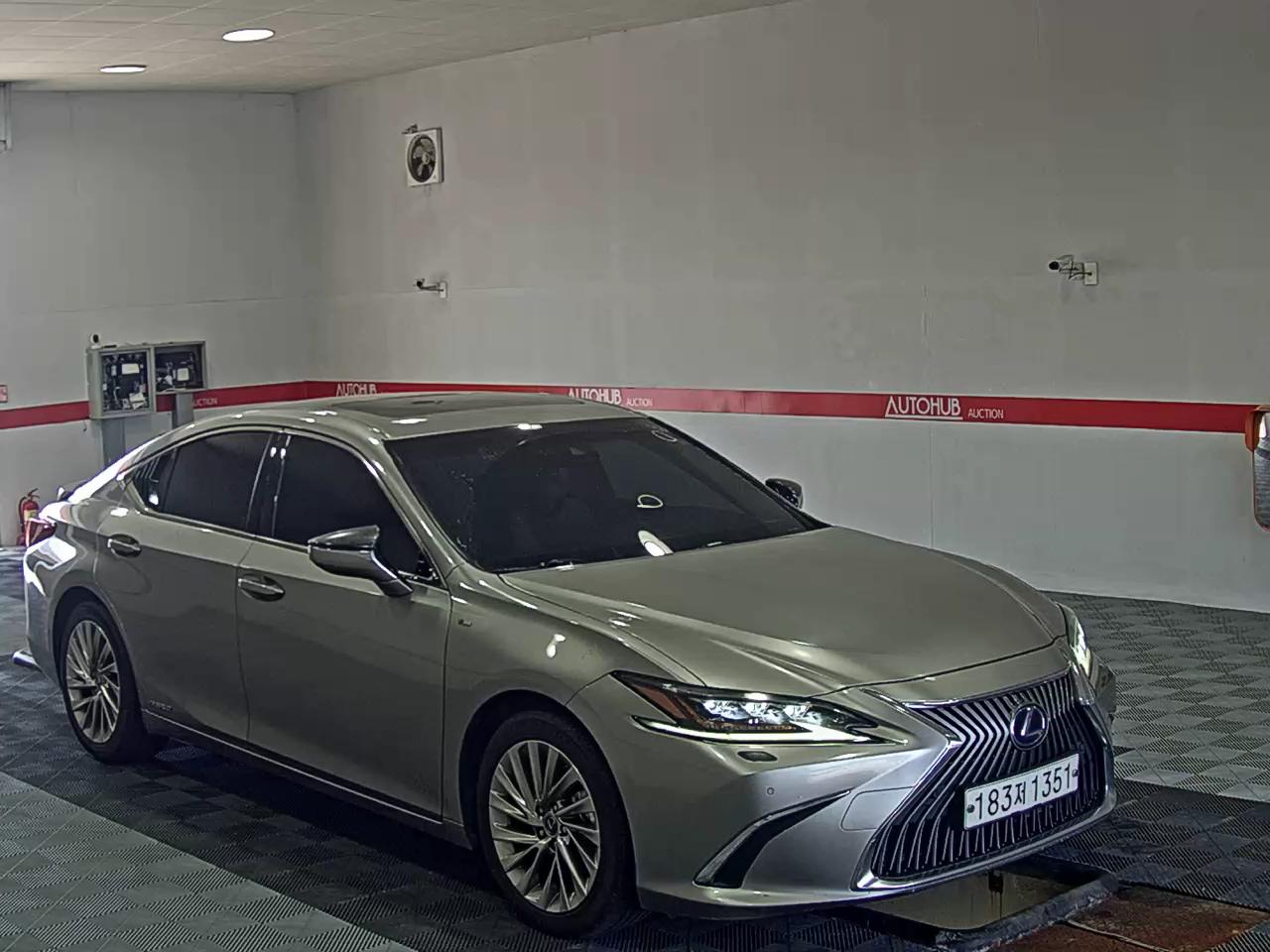 لكزس إي إس (7Th Gen) 300H Supreme 2020 300h
