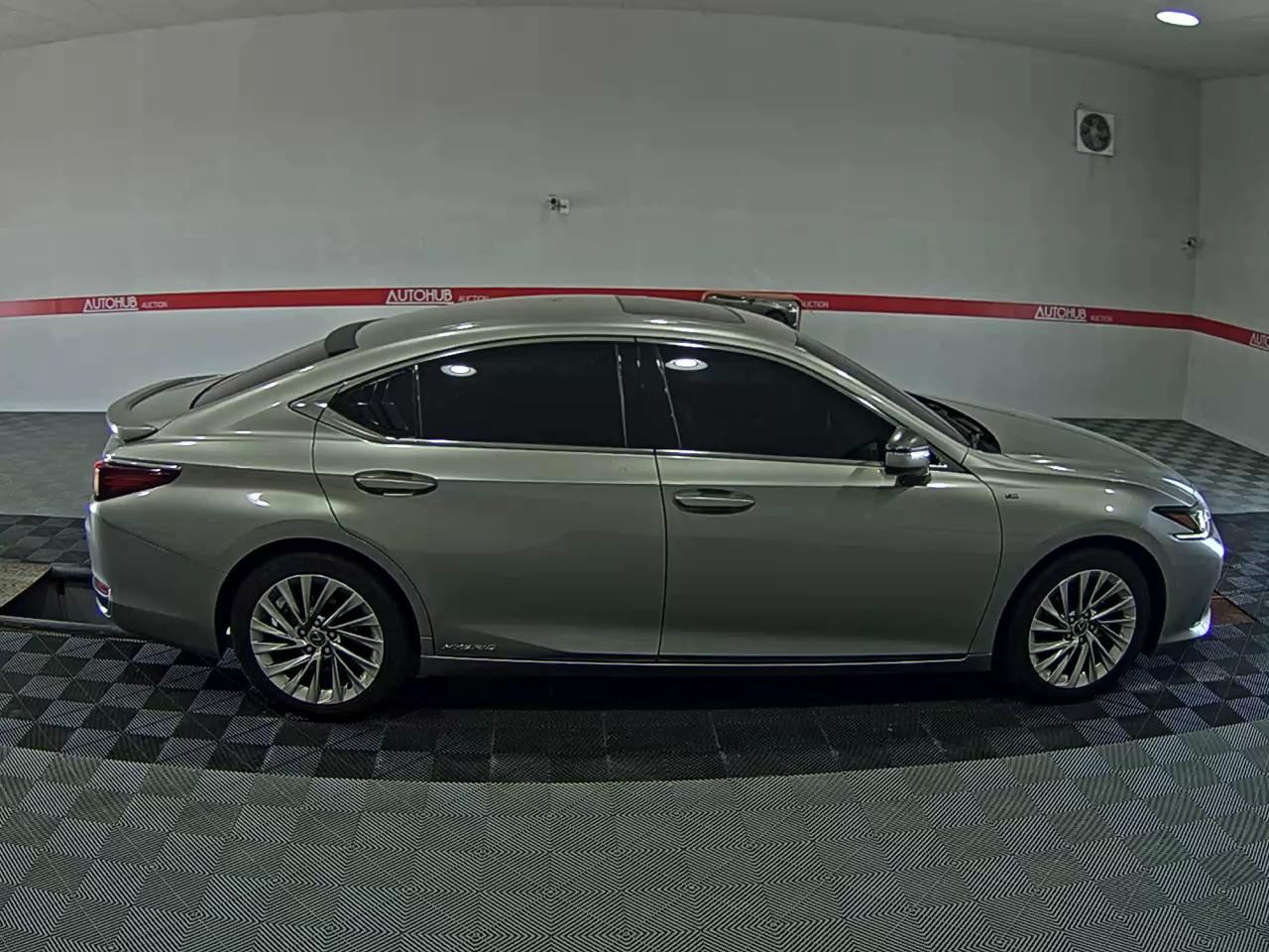 لكزس إي إس (7Th Gen) 300H Supreme 2020 300h