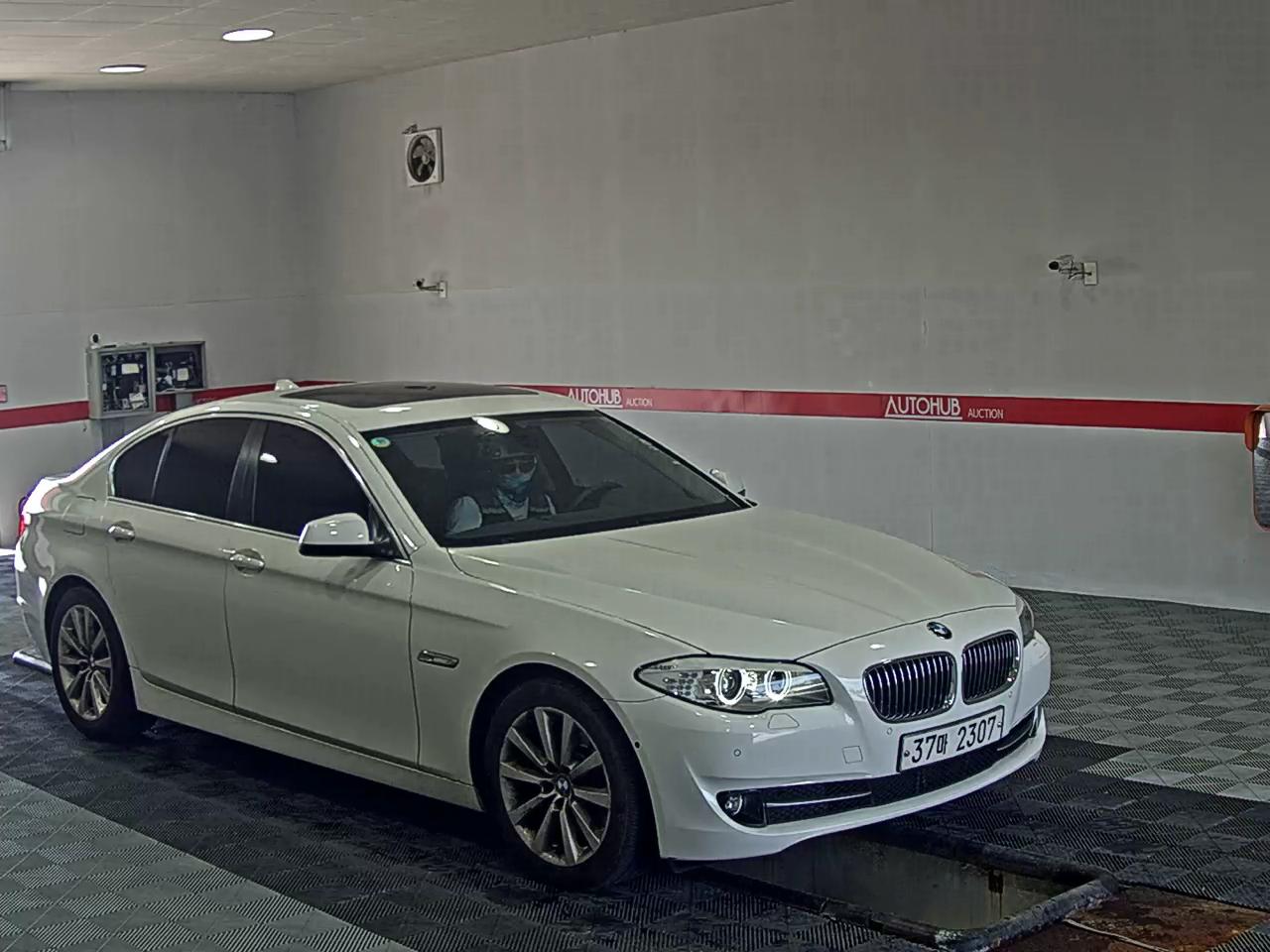 بي إم دبليو 5 Series (6Th Gen) 528I 2011 528i