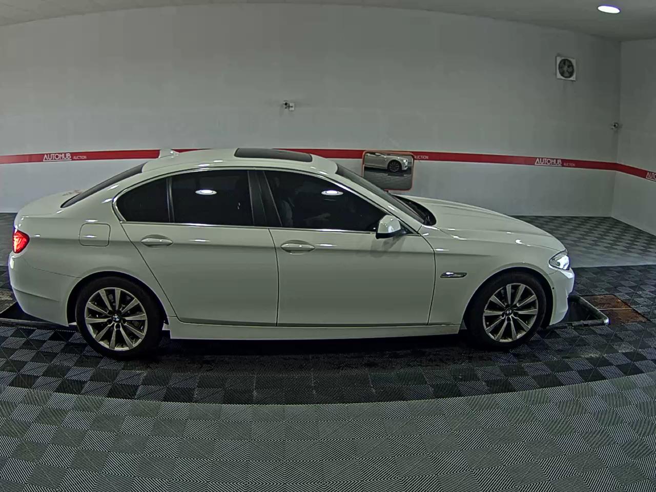 بي إم دبليو 5 Series (6Th Gen) 528I 2011 528i