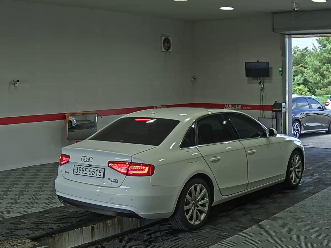 أودي إيه 4 (4Th Gen) 30 TDI Dynamic 2015