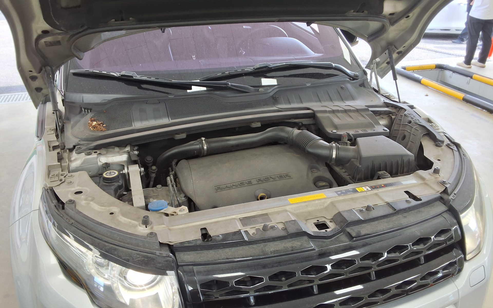 لاند روفر Rover رينج روفر Evoque 2.2 Sd4 Dynamic 2012
