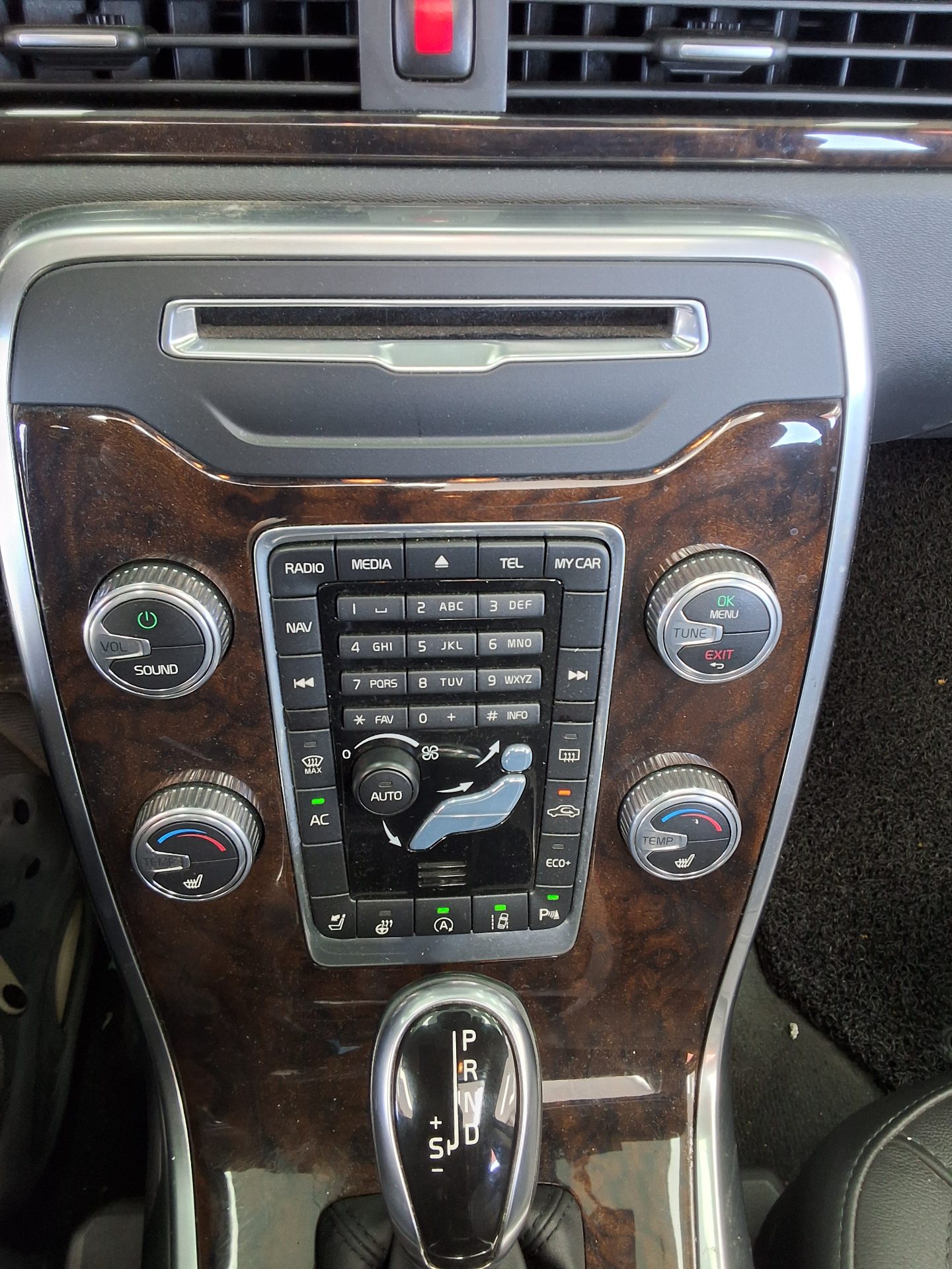 فولفو S80 (2Nd Gen) D4 بريميوم 2015 بريميوم