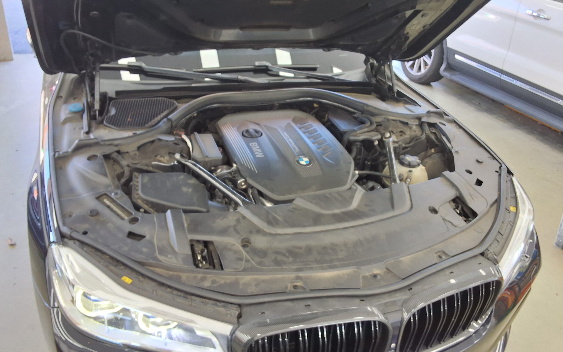 بي إم دبليو 7 Series (6Th Gen) 740D إكس درايف M Sport 2016 SPORT