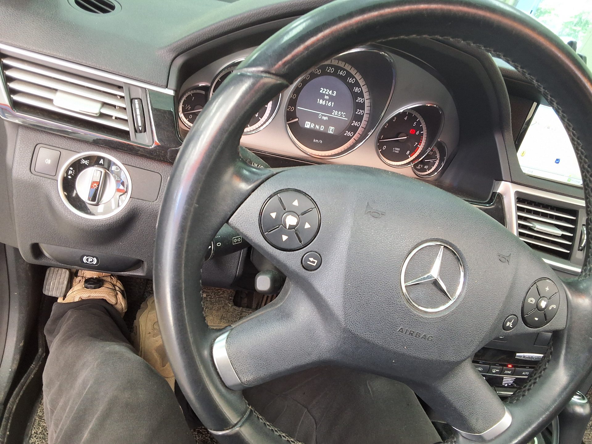 مرسيدس بنز E Class (4Th Gen) E200 Cgi Blueefficiency Avantgarde 2011 E200
