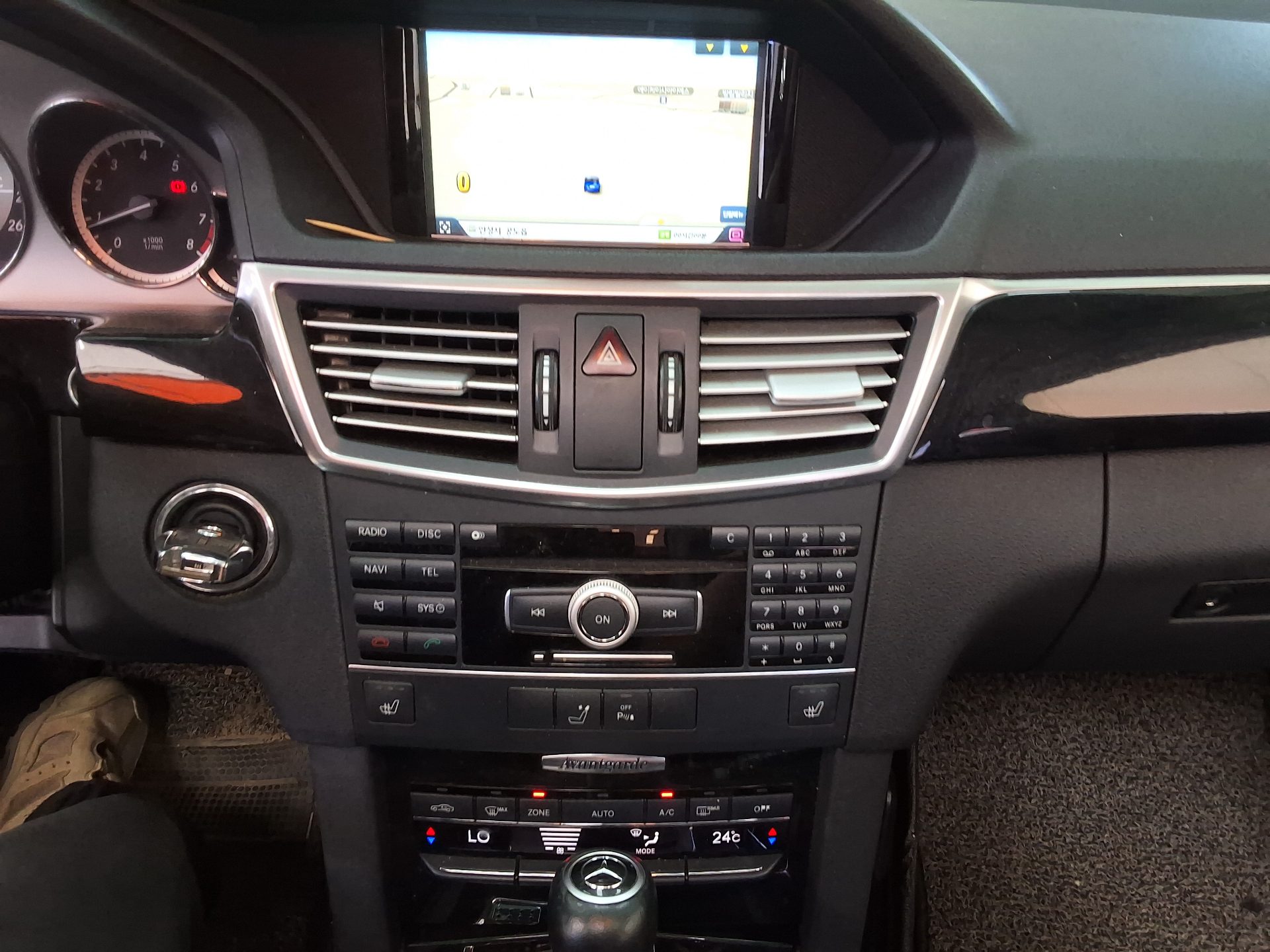 مرسيدس بنز E Class (4Th Gen) E200 Cgi Blueefficiency Avantgarde 2011 E200