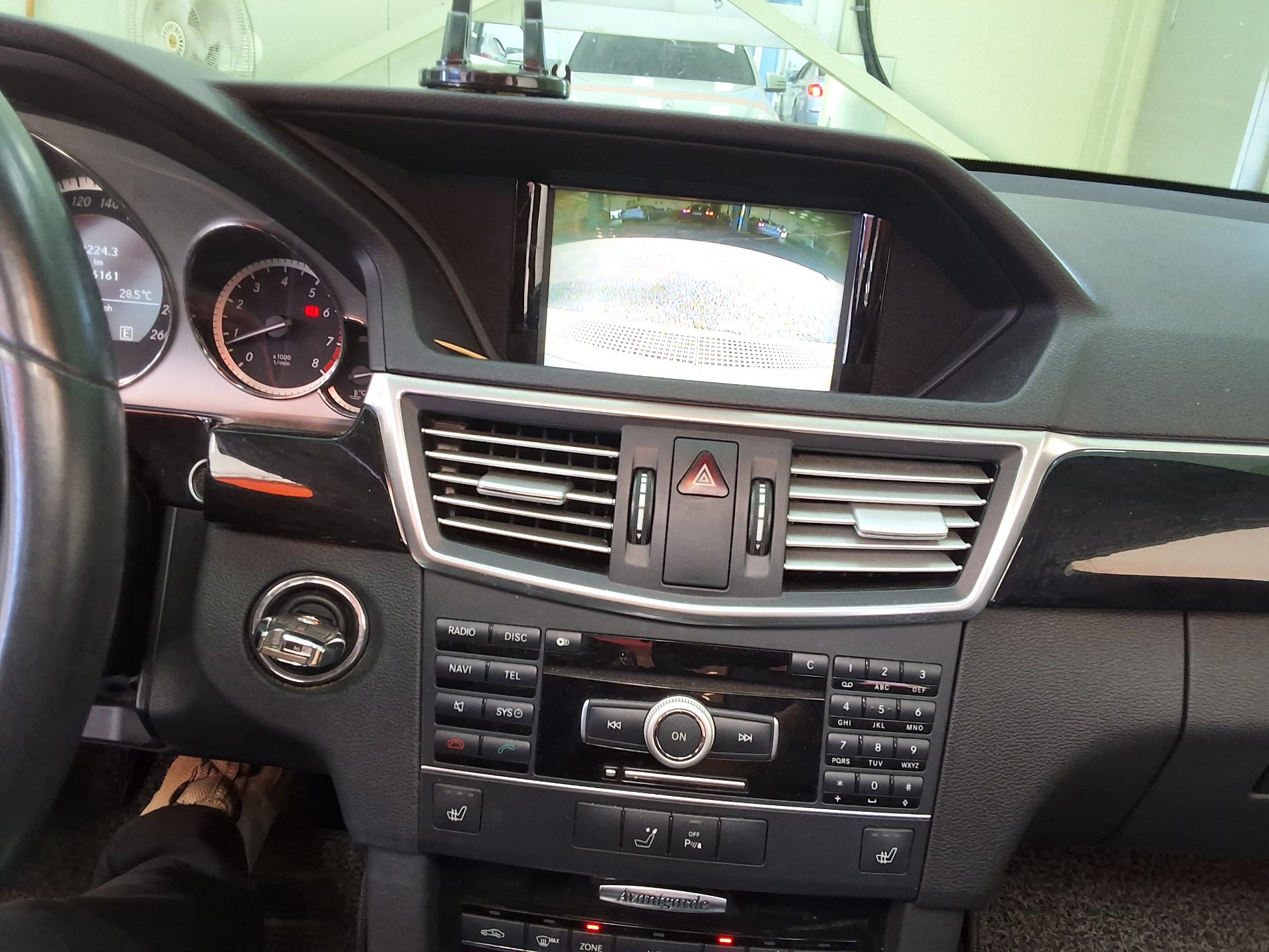 مرسيدس بنز E Class (4Th Gen) E200 Cgi Blueefficiency Avantgarde 2011 E200