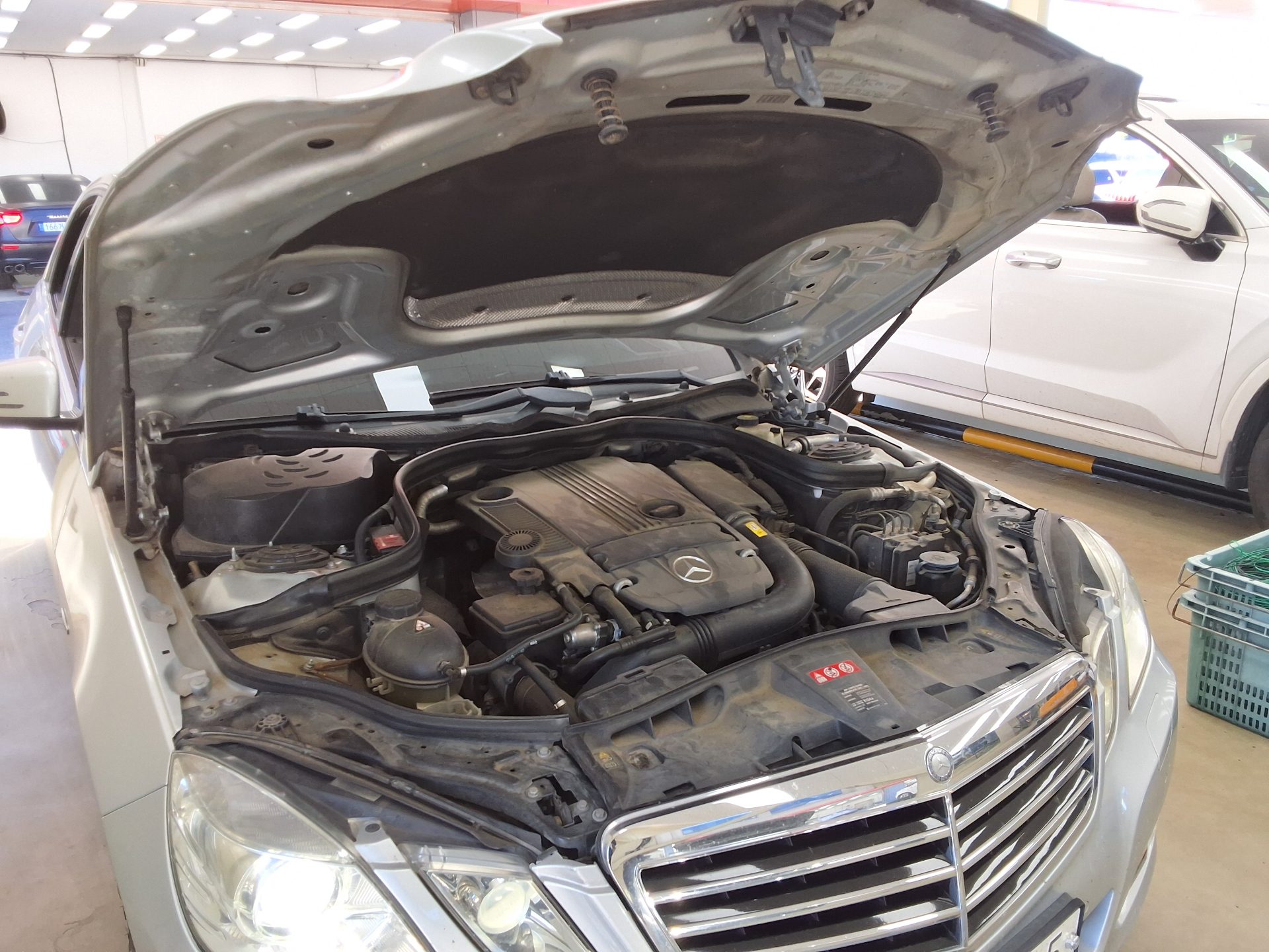 مرسيدس بنز E Class (4Th Gen) E200 Cgi Blueefficiency Avantgarde 2011 E200