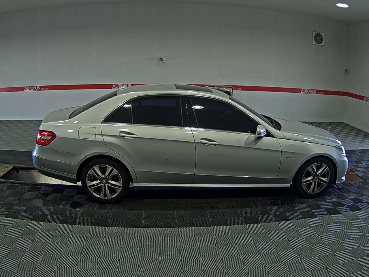 مرسيدس بنز E Class (4Th Gen) E200 Cgi Blueefficiency Avantgarde 2011 E200