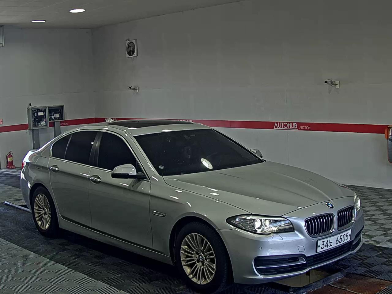 بي إم دبليو 5 Series (6Th Gen) 520D 2015 520d