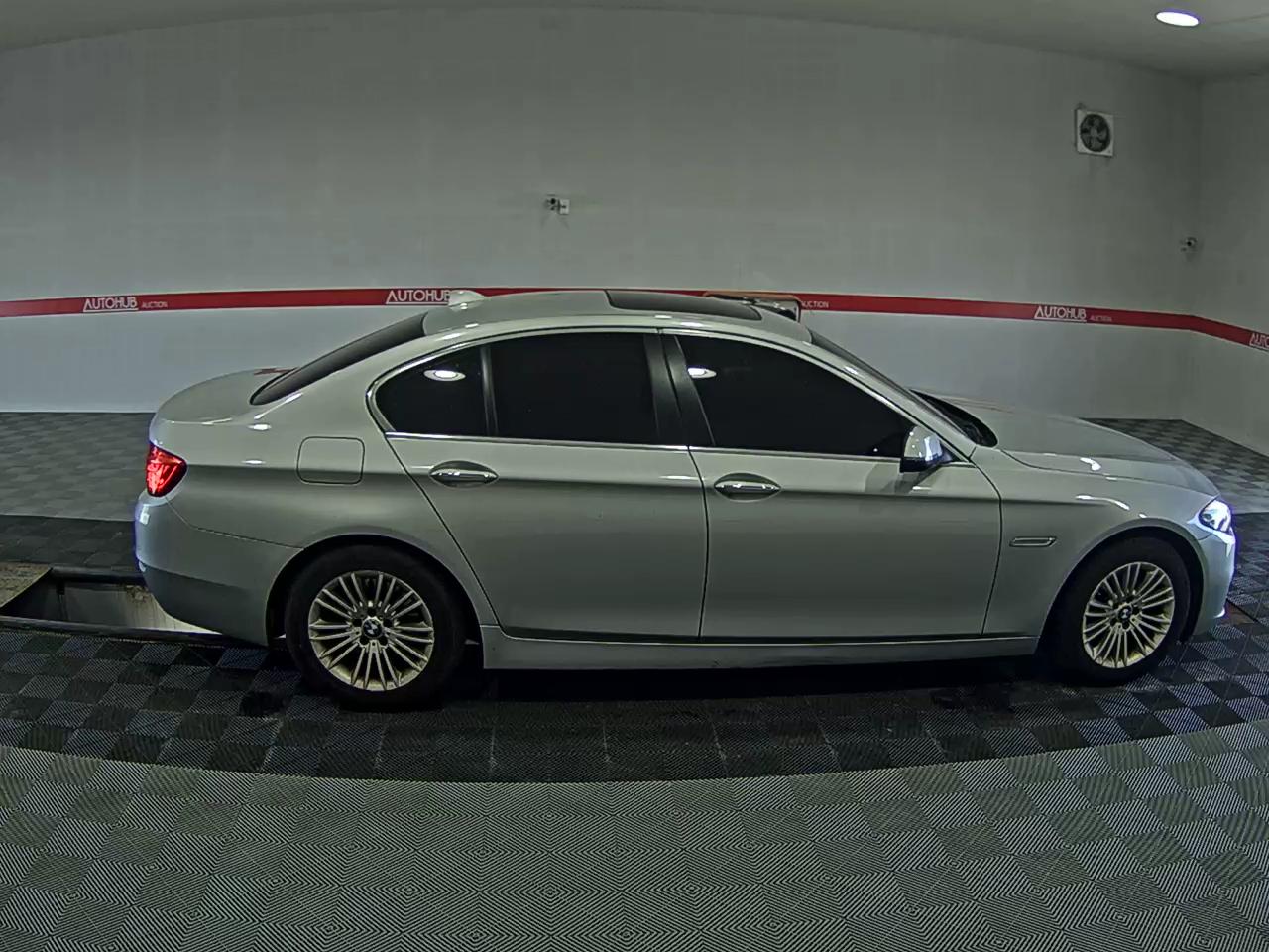 بي إم دبليو 5 Series (6Th Gen) 520D 2015 520d
