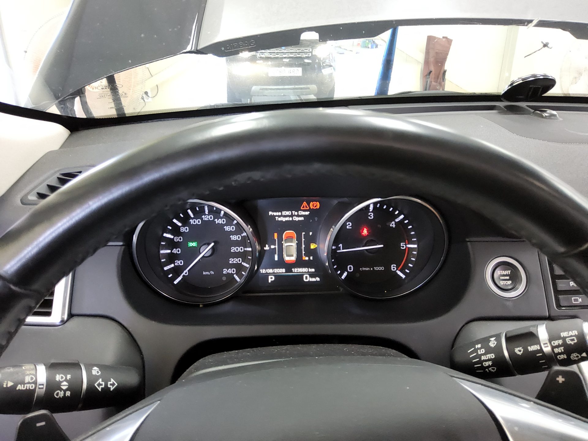 لاند روفر Rover Discovery Sport 2.0 Td4 Hse لكجري 2016 SPORT فاخر