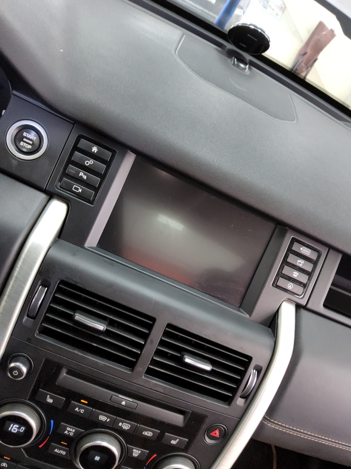 لاند روفر Rover Discovery Sport 2.0 Td4 Hse لكجري 2016 SPORT فاخر