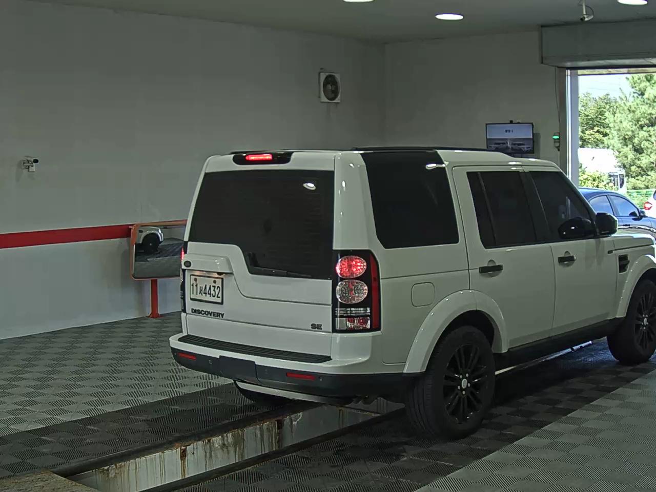 لاند روفر Rover Discovery 4 3.0 Sdv6 Se 2016 SE