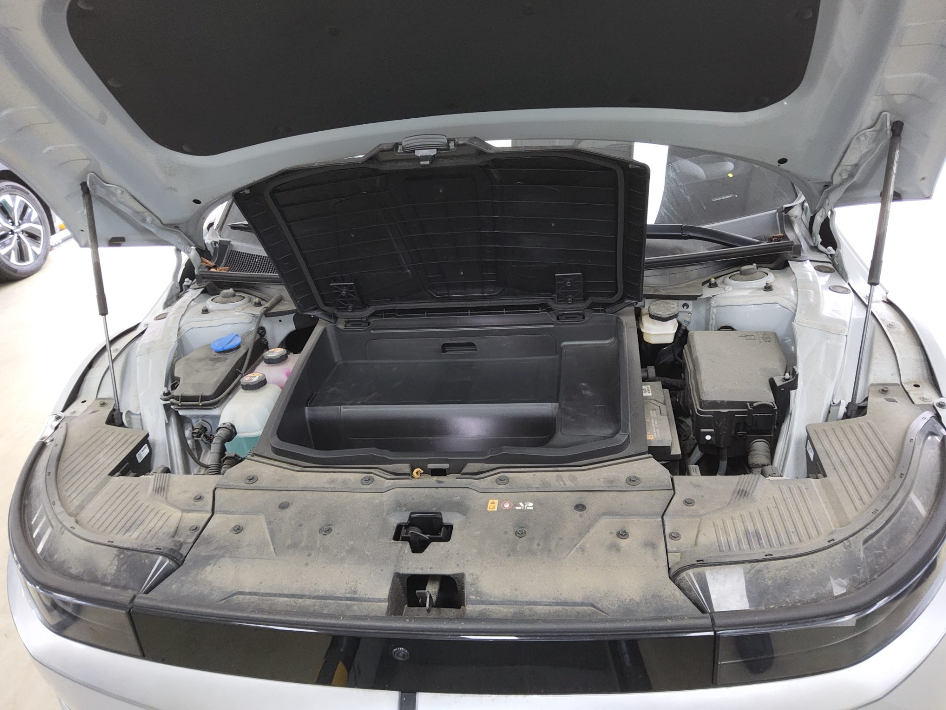 هيونداي أيونيك 2023 EV دفع رباعي طويل المدى PRESTIGE
