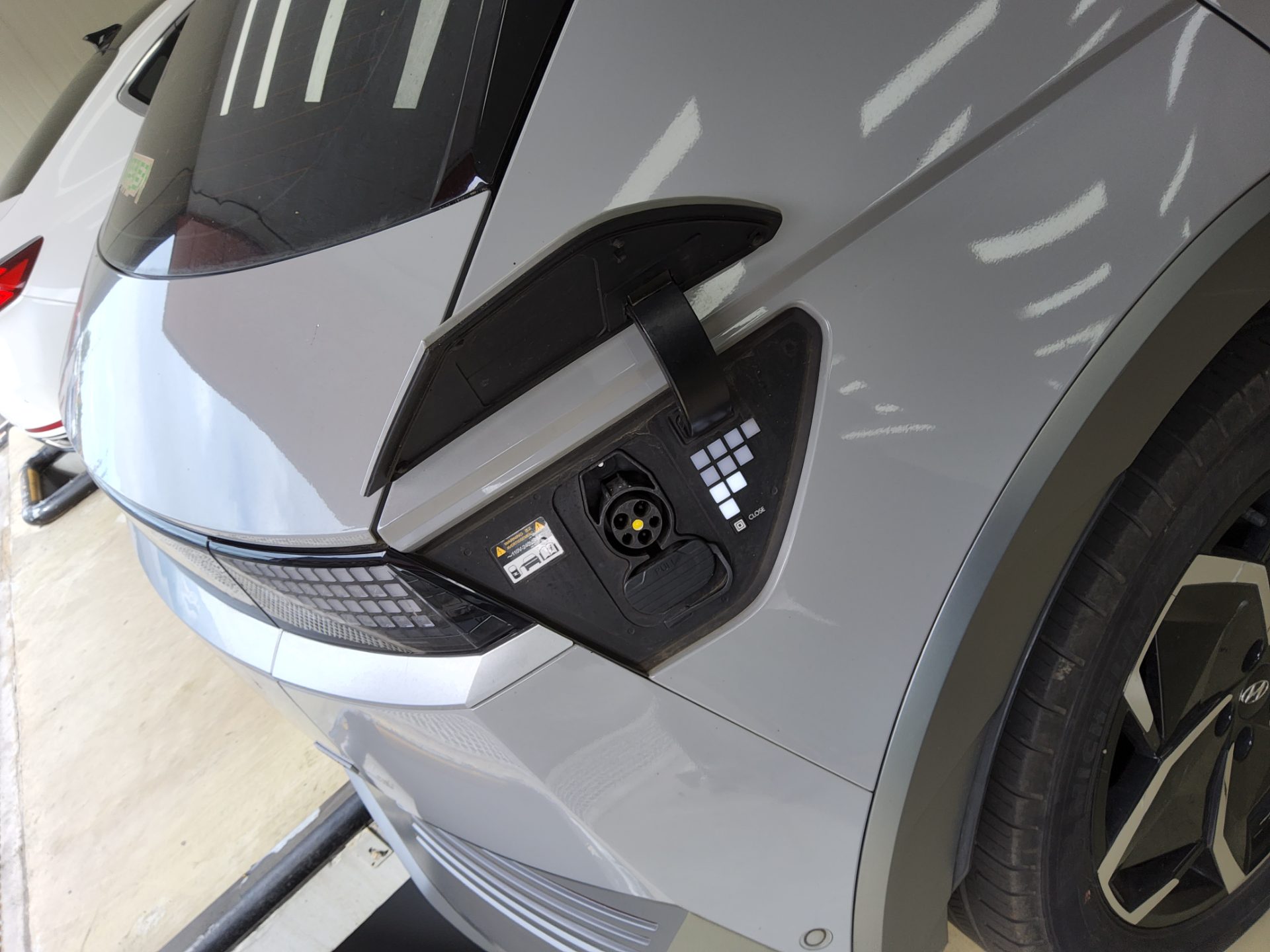 هيونداي أيونيك 2023 EV دفع رباعي طويل المدى PRESTIGE