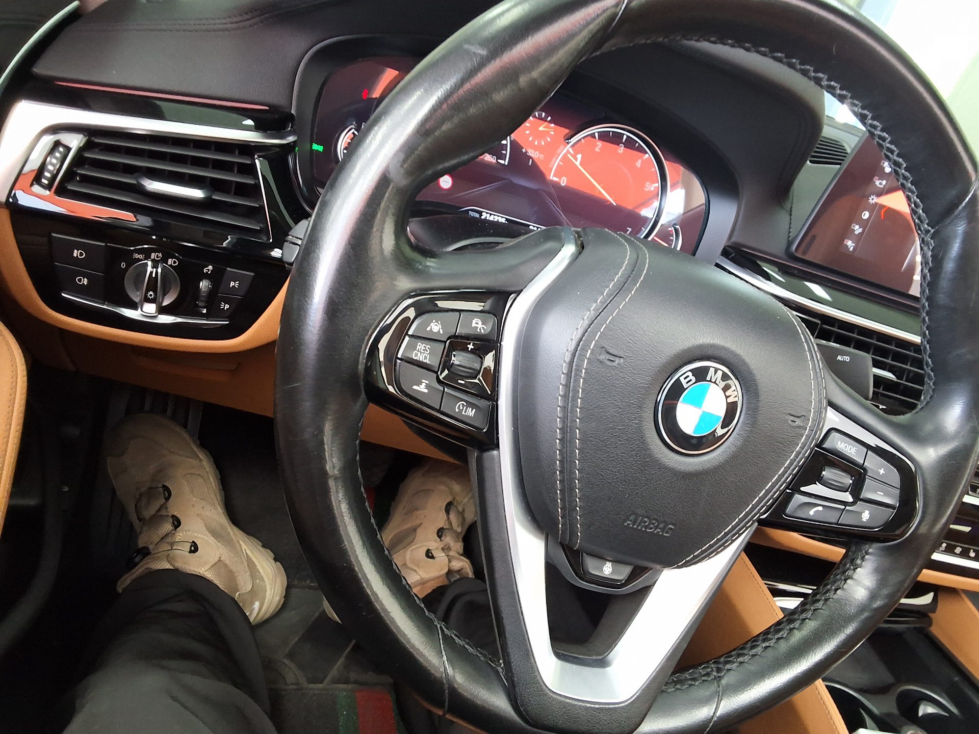 بي إم دبليو 5 Series (7Th Gen) 520I لكجري 2018 فاخر