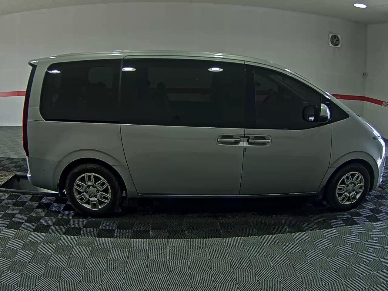 هيونداي ستاريا 2022 MODERN