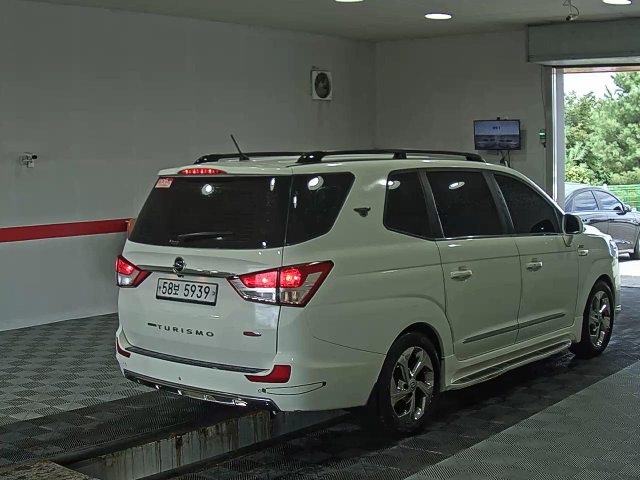 كي جي موبيليتي Mobility (سانج يونج) جديد كوراندو Turismo 2.2 9 Seater دفع رباعي Extreme Sport Edition 2019 SPORT