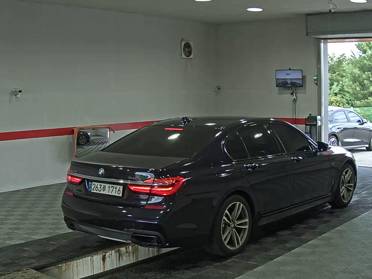 بي إم دبليو 7 Series (6Th Gen) 740D إكس درايف M Sport 2018 SPORT