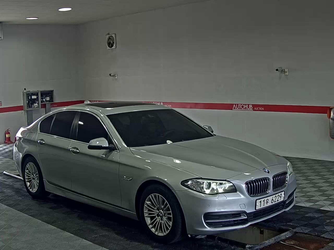 بي إم دبليو 5 Series (6Th Gen) 520D 2015 520d