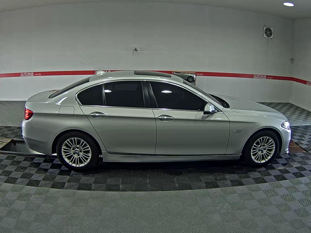 بي إم دبليو 5 Series (6Th Gen) 520D 2015 520d