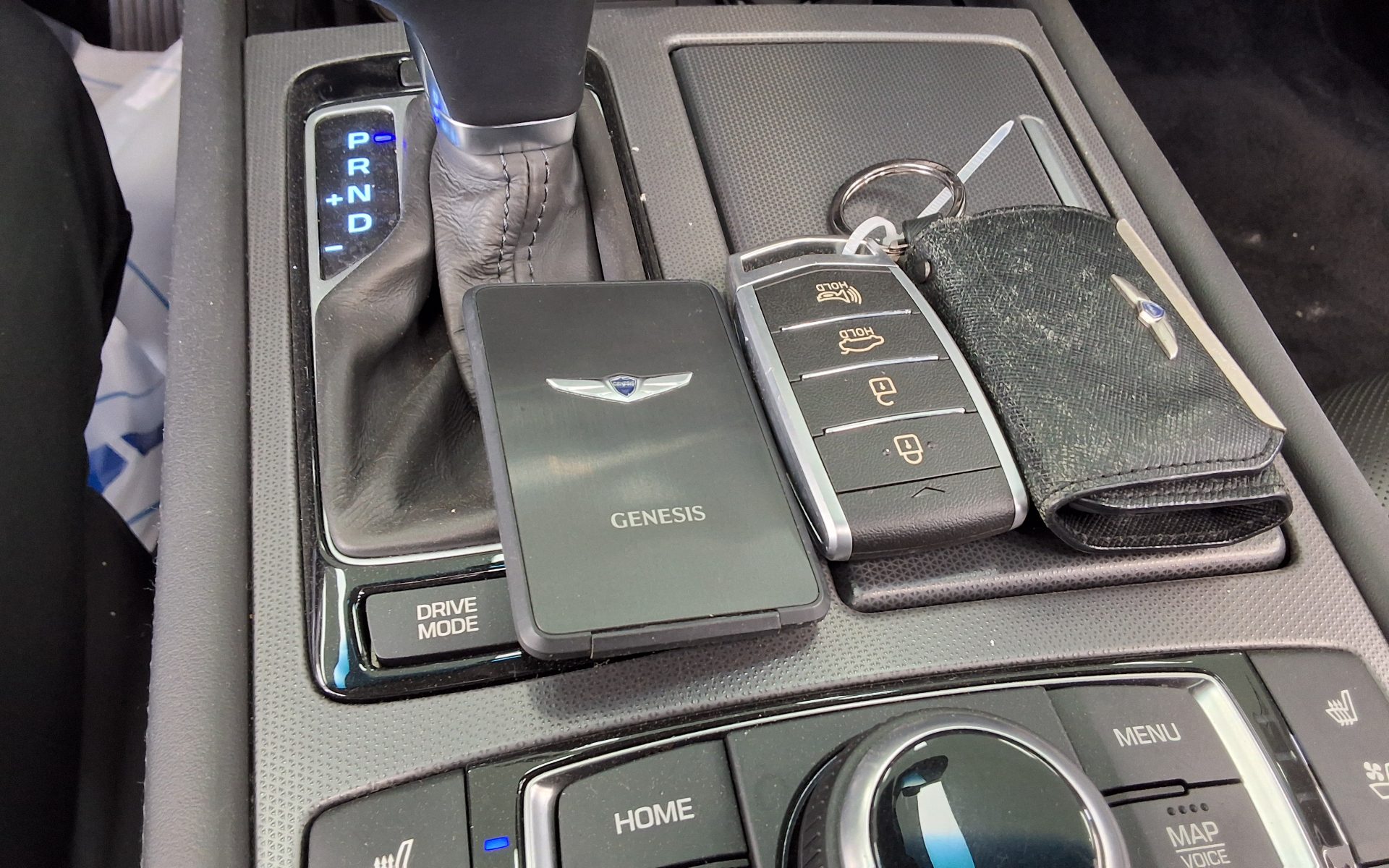 هيونداي جينيسيس Dh G330 دفع كلي بريميوم 2016 دفع رباعي بريميوم