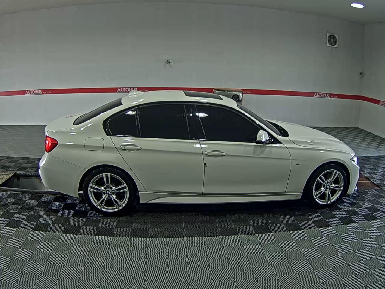 بي إم دبليو 3 Series (6Th Gen) 330I M Sport Pack 2017 SPORT