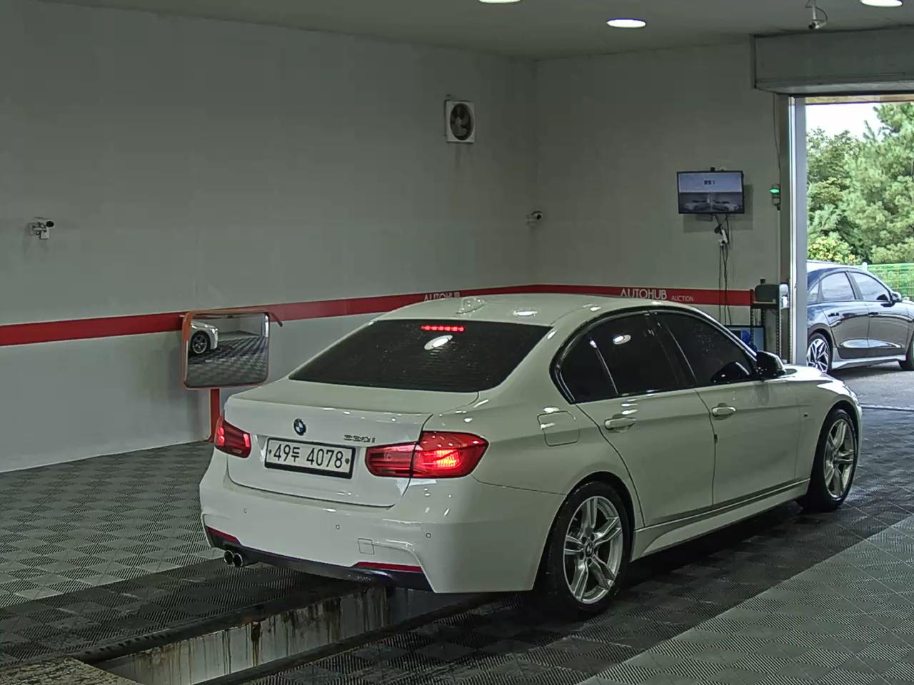 بي إم دبليو 3 Series (6Th Gen) 330I M Sport Pack 2017 SPORT