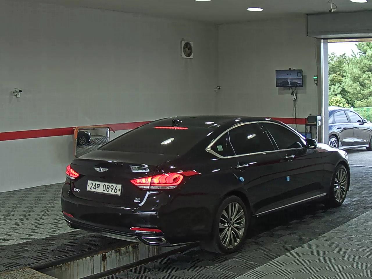 هيونداي جينيسيس Dh G330 دفع كلي بريميوم 2016 دفع رباعي بريميوم