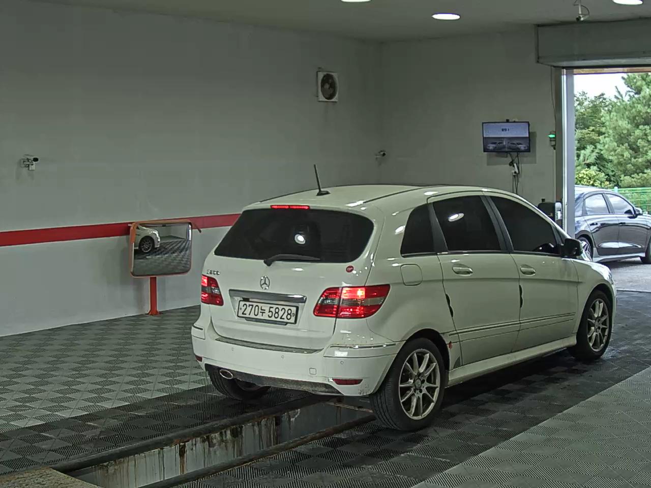 مرسيدس بنز B Class (1St Gen) B200 2011 B200