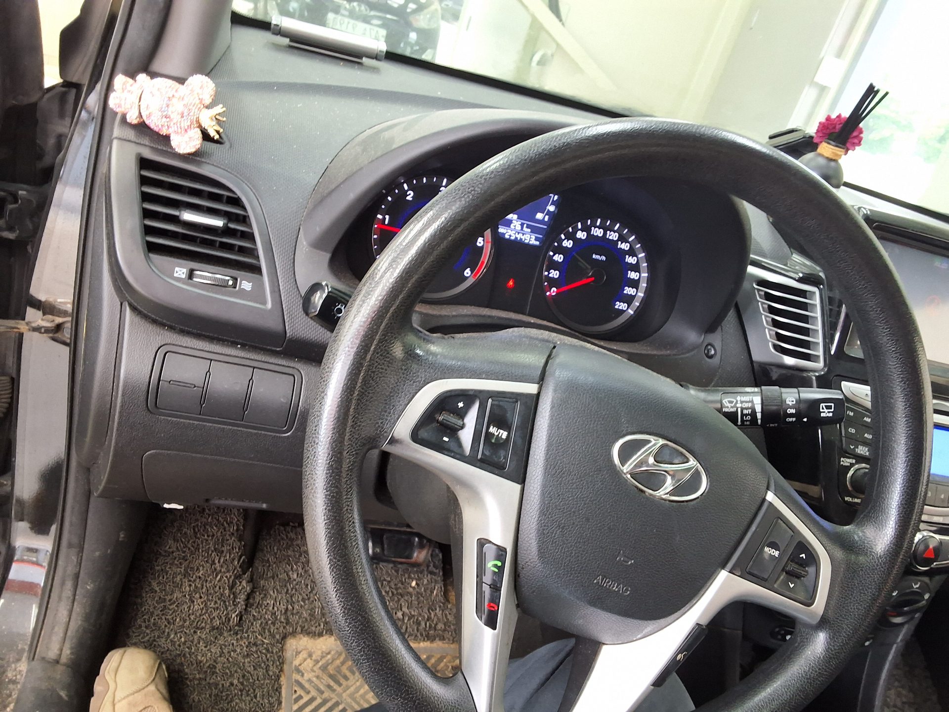 هيونداي جديد أكسنت Wit 1.6 VGT Premier 2011 PREMIER
