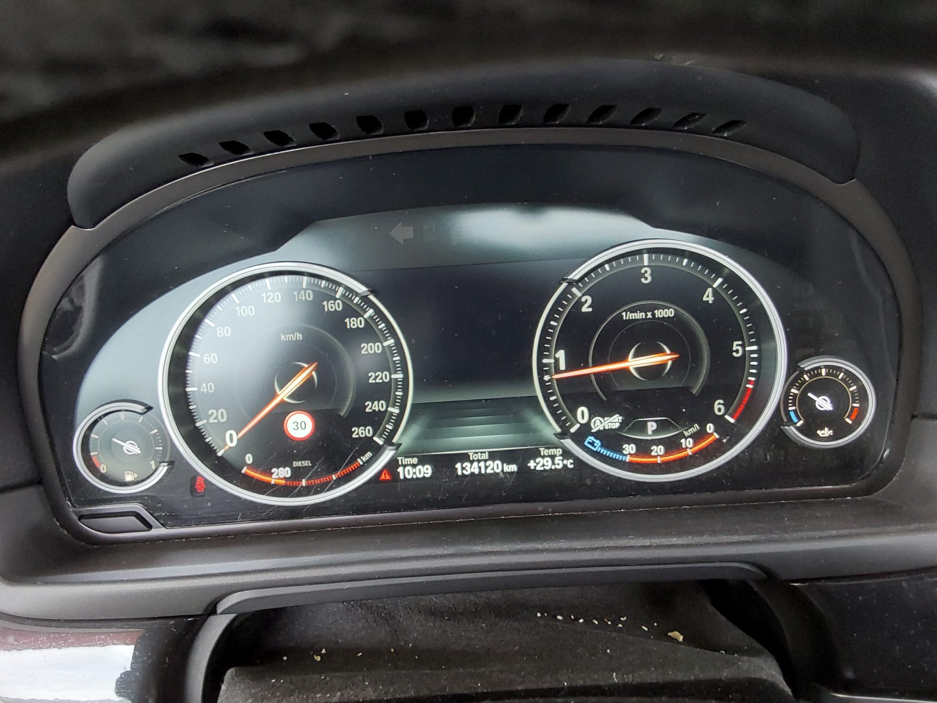بي إم دبليو 5 Series (6Th Gen) 520D إكس درايف 2014 520d