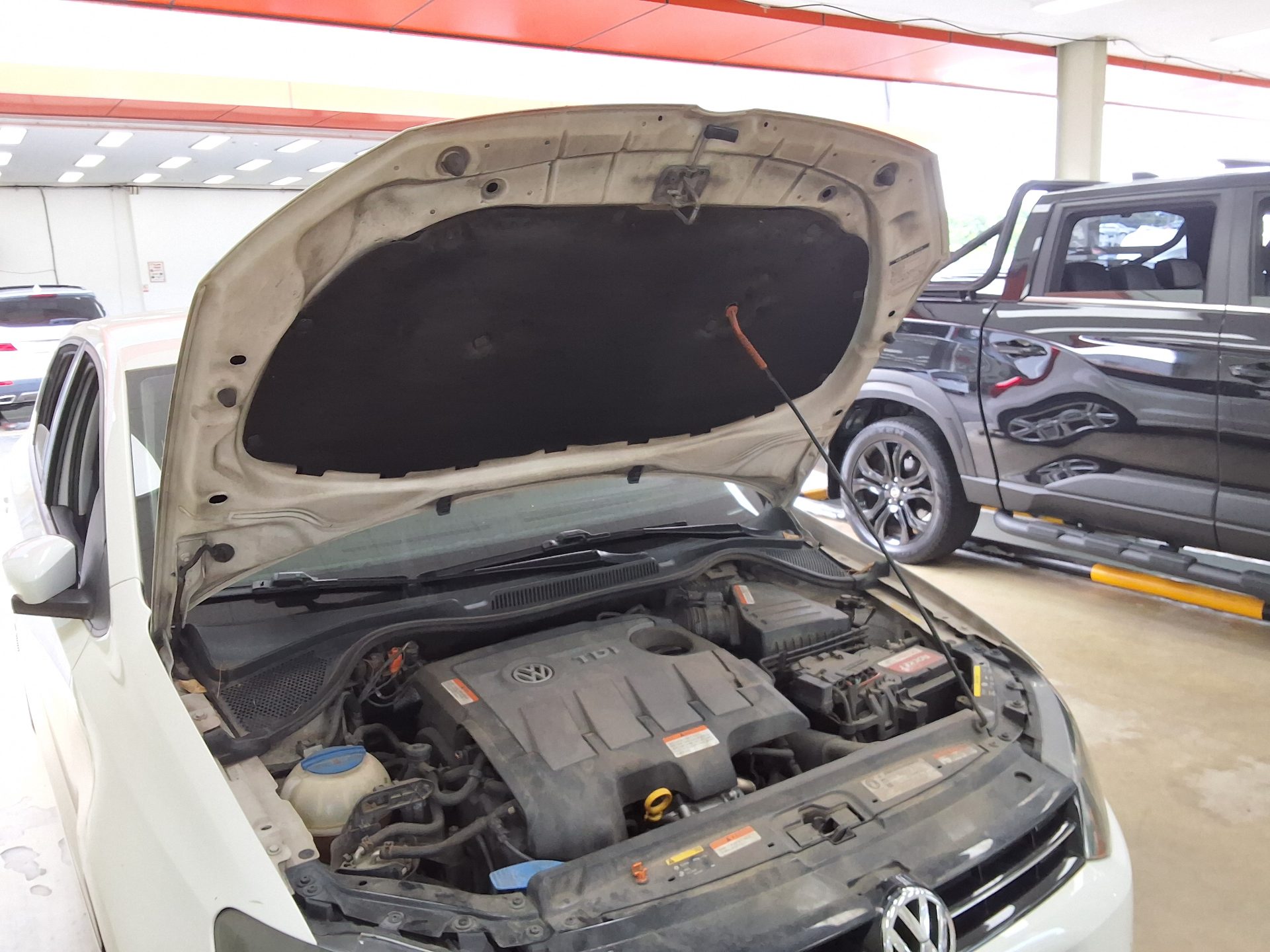 فولكس فاجن الجديد بولو (5Th Gen) 1.6 TDI R Line 2014 LINE