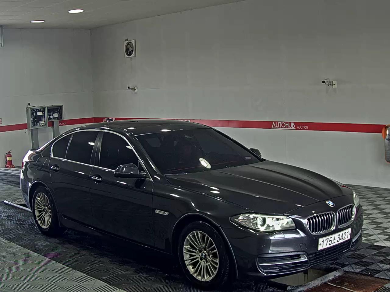 بي إم دبليو 5 Series (6Th Gen) 520D إكس درايف 2014 520d