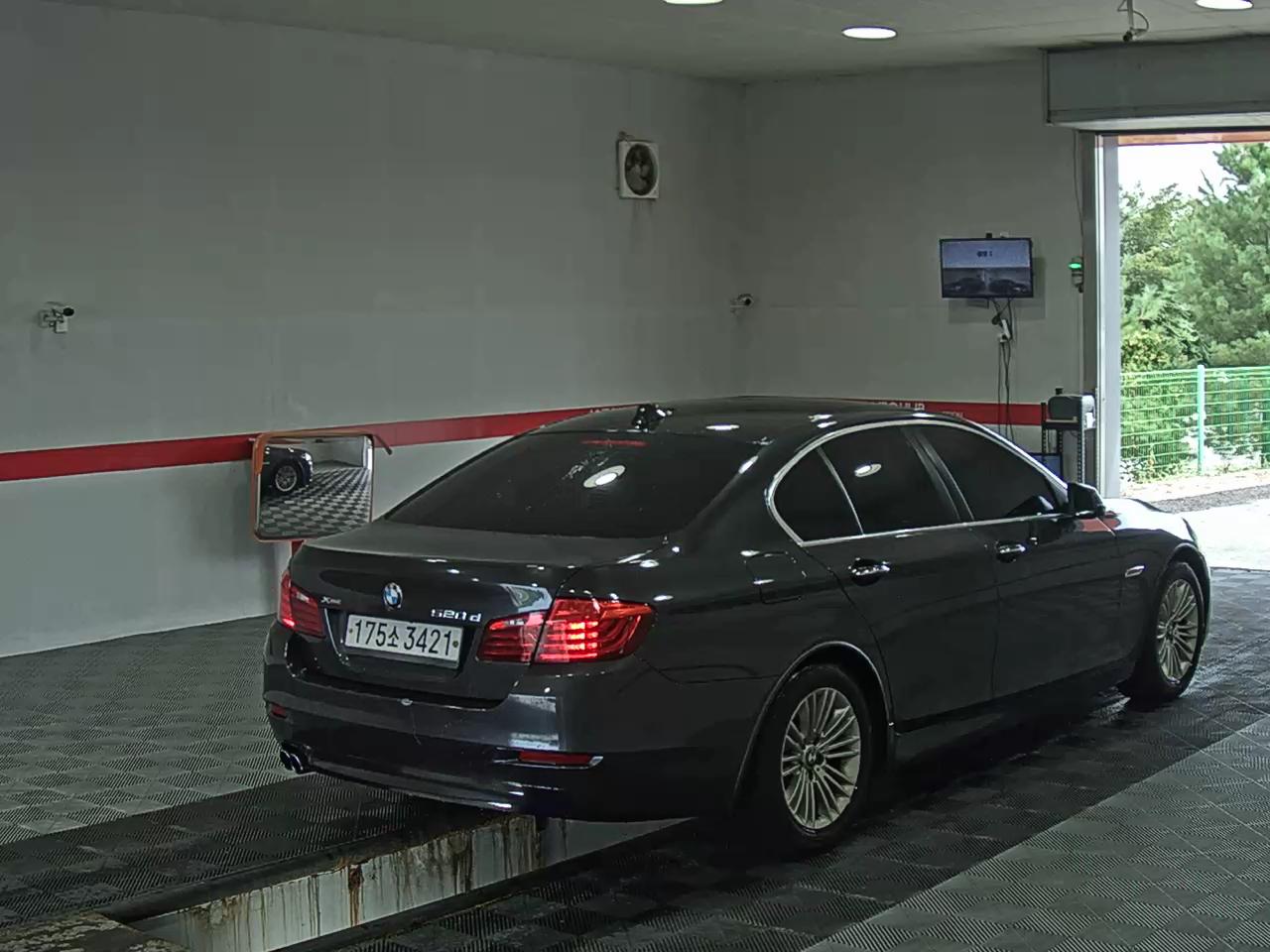 بي إم دبليو 5 Series (6Th Gen) 520D إكس درايف 2014 520d
