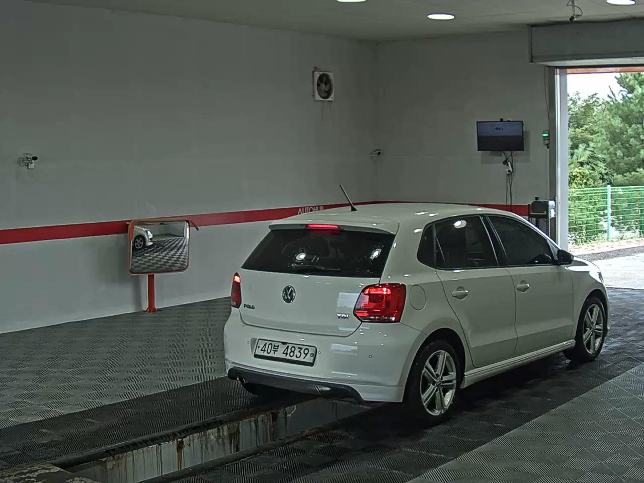 فولكس فاجن الجديد بولو (5Th Gen) 1.6 TDI R Line 2014 LINE