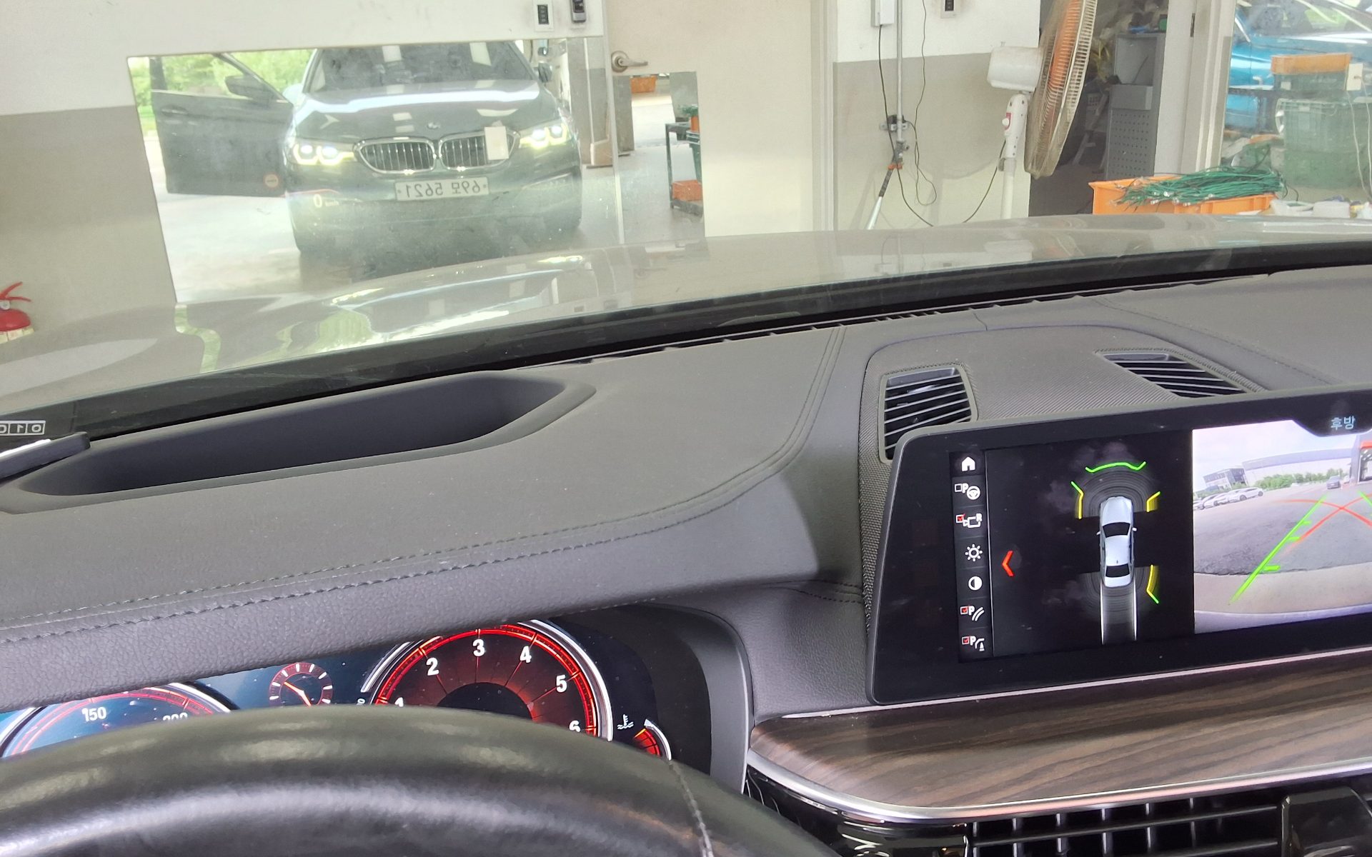 بي إم دبليو 5 Series (7Th Gen) 530I إكس درايف لكجري Line بلس 2018 فاخر LINE PLUS