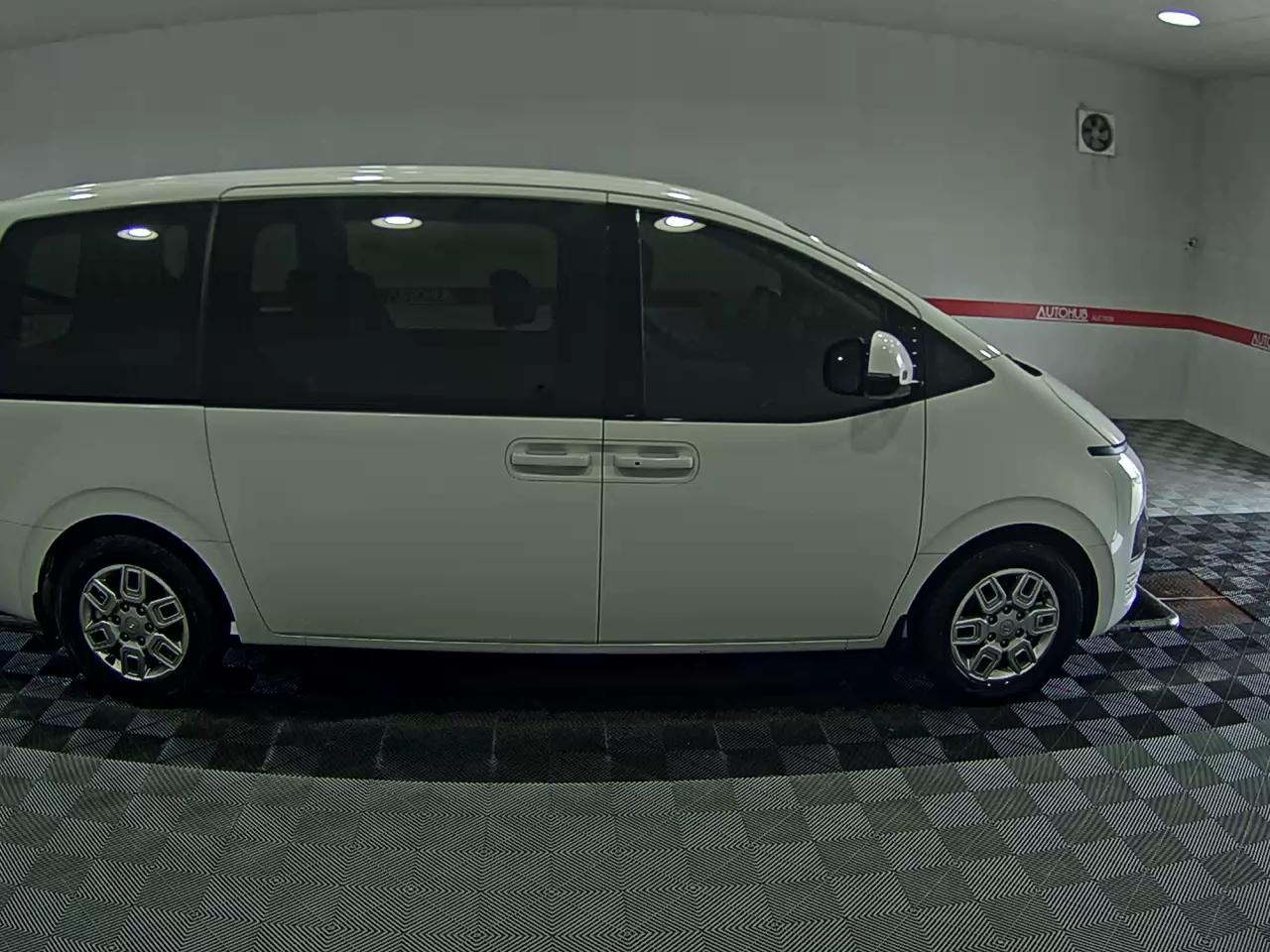 هيونداي ستاريا 2023 MODERN